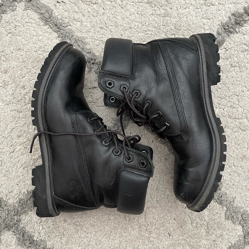 Women’s timberland leather boots - 7.5